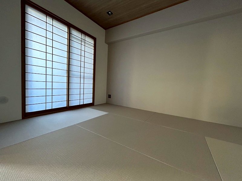 セントラルパレス東豊中 リビング横の和室は、襖を開けるとリビングと一体感のある空間に♪お子様のお昼寝スペースや来客スペースに最適です。