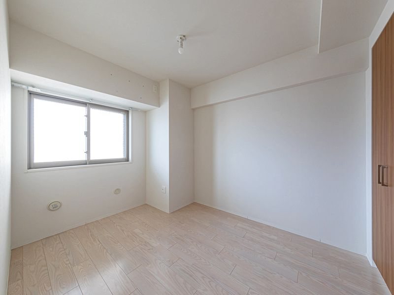 【CASA】 グランドパレス彩都あさぎ 【リビング以外の居室】各居室には収納スペースもございます。ご家族それぞれのお荷物もスッキリと収納していただけます。