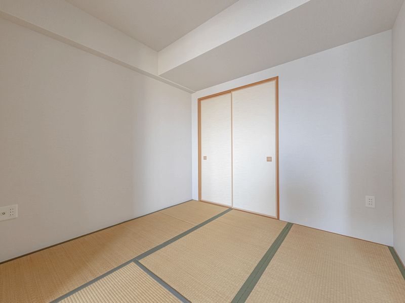 【CASA】 グランドパレス彩都あさぎ 【リビング以外の居室】4.5帖の和室がございます。小さなお子様やご年配の方でも安心してお過ごしいただけます。