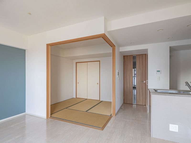 【CASA】 グランドパレス彩都あさぎ 【リビング以外の居室】周辺にはガーデンモール彩都(徒歩4分)や彩都西郵便局(徒歩9分)などがあり、周辺施設が充実しております。