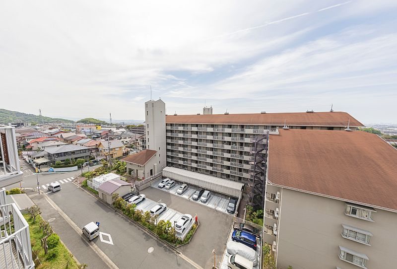 【CASA】藤和コアティ高槻ハイタウンコアB棟 南向きの最上階のため開放的な眺望が広がります！明るい光が差し込むお部屋で、毎日を爽やかに始めませんか？