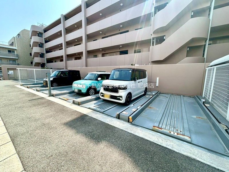 レピア東園田EAST スーパーやコンビニも近くにございますので、日々の買い出しにも便利です。
