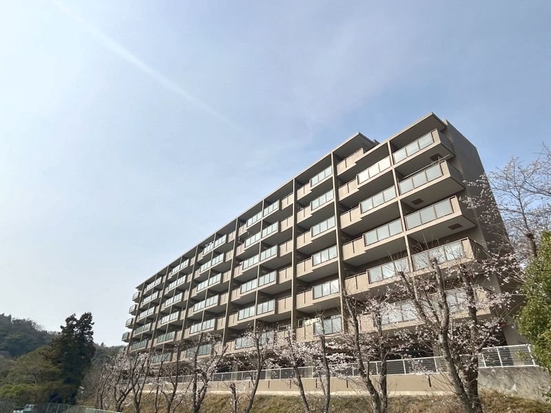 【現地写真】阪急宝塚線「池田」駅からバスで17分「久安寺」停徒歩6分！余野川沿いの自然豊かな住環境です。