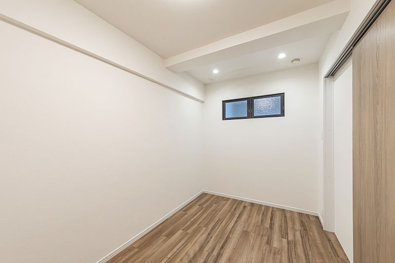 【CASA】ユニライフ山崎4号棟  ゆったりくつろげる主寝室。 大容量のWIC付きなも嬉しいポイントとなっております。