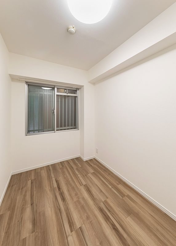 【CASA】ユニライフ山崎4号棟  4帖の居室。趣味のお部屋など使い方は様々。全居室収納付きの収納豊富です。
