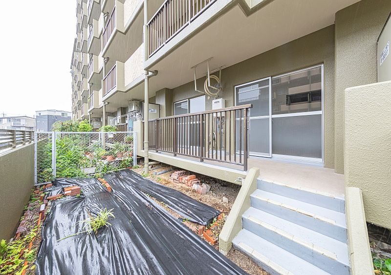 【CASA】ユニライフ山崎4号棟  15.66㎡の専用庭付きなので、家庭菜園や子供の遊び場など様々な使い方ができますね♪