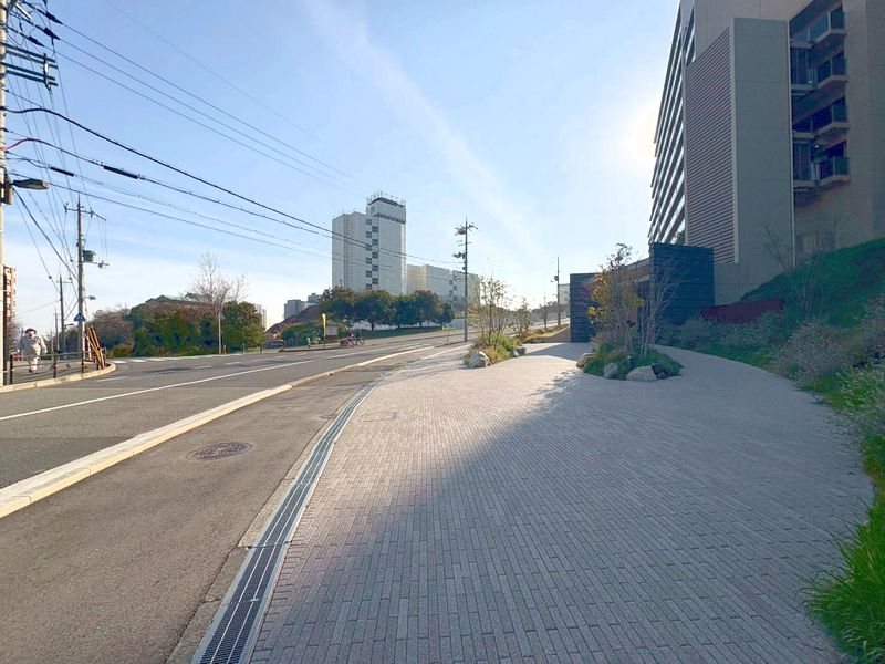 ジオ彩都いろどりの丘B棟 【現地写真】LDKの居室には、床暖房が付いております。冬の寒い季節でも、快適にお過ごしいただけます。