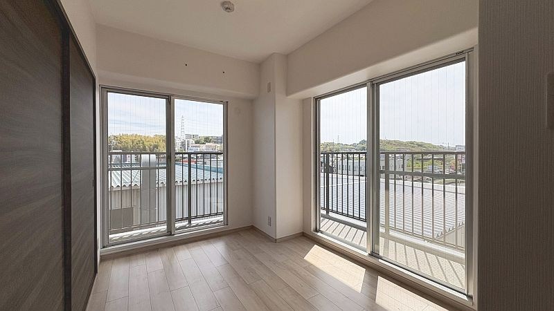 【CASA】カルチェ茨木 2面採光の4.5帖洋室。