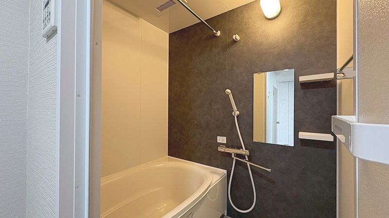 【CASA】カルチェ茨木 浴室乾燥機がございますので雨天時の洗濯物やカビ対策にもなります。