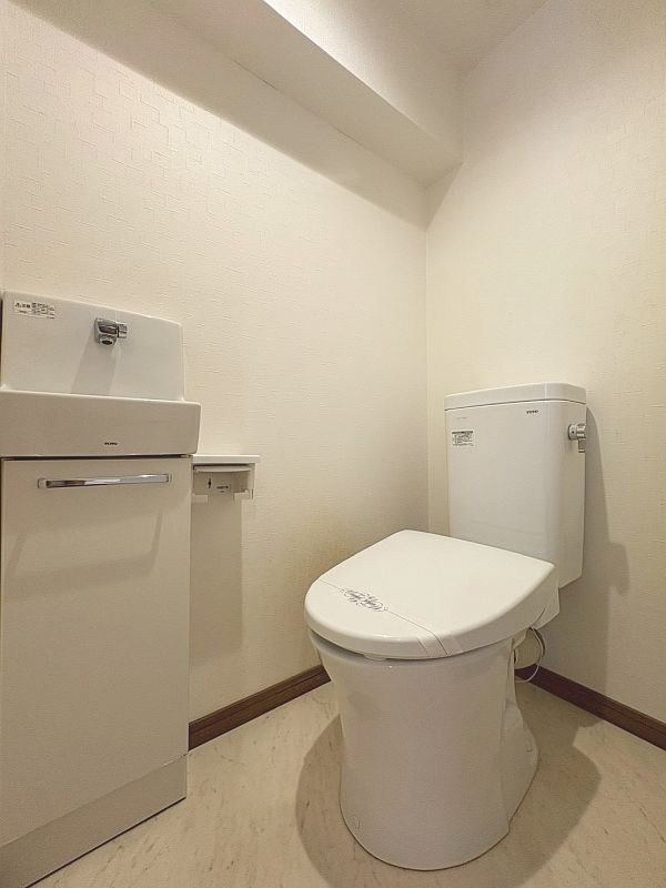 大阪府茨木市東奈良３丁目13 手洗付のトイレです♪