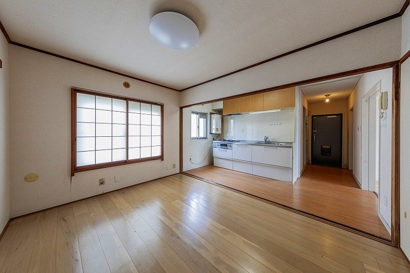 【CASA】 ライオンズマンションみのおE棟 【リビング】3DKの間取りとなっております。お客様のライフスタイルに合わせて様々な使い方が可能です。