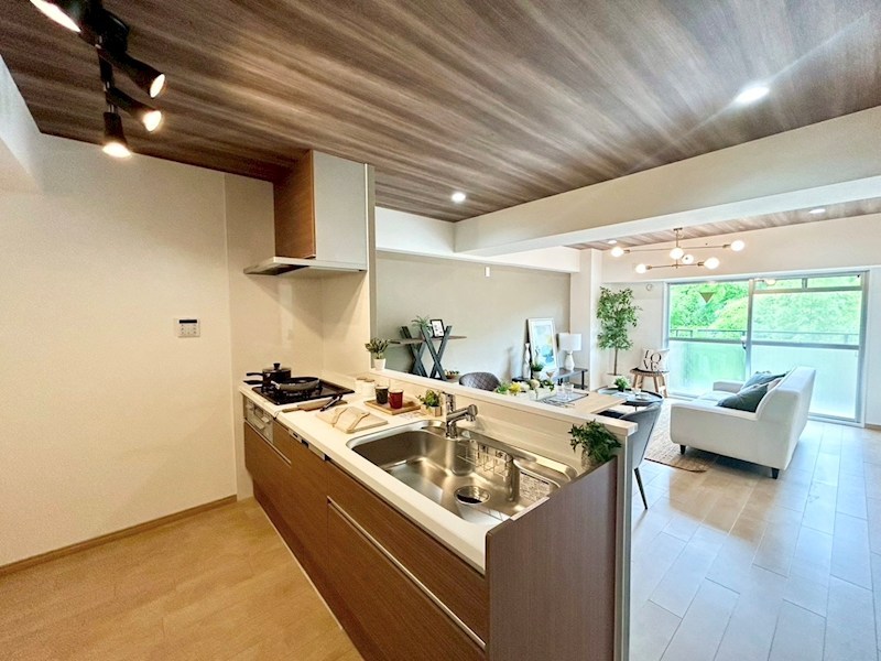 【CASA】朝日プラザ千里北A棟 システムキッチン新調！3口コンロ、広めの調理スペースで毎日のお料理が効率よくスムーズに♪