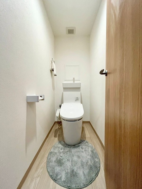 【CASA】朝日プラザ千里北A棟 温水洗浄便座一体型トイレ新調。