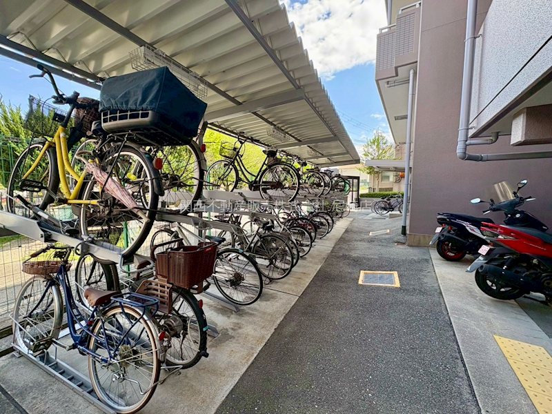 エーベル伊丹参番館 自転車・バイク置き場があり、日々の移動手段の確保も安心。通勤・通学はもちろん、ちょっとしたお出かけにも便利にご利用いただけます。