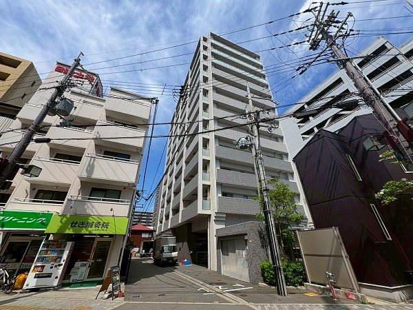 【現地写真】阪急宝塚線「川西能勢口」駅から徒歩1分！JR福知山線「川西池田」駅へは徒歩11分と2沿線のご利用も可能です。