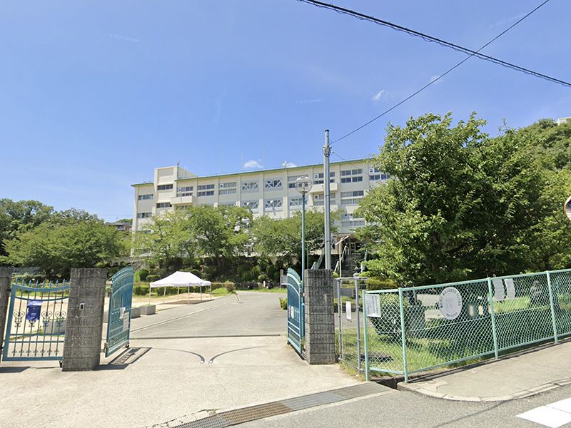 ジオ阪急川西ステーションフロント 川西市立川西中学校