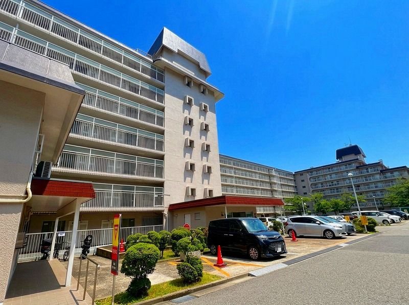日商岩井箕面ハイツC棟 【現地写真】阪急箕面線「桜井」駅から徒歩9分です。周辺には、フレスコ桜井店(徒歩2分)やファミリーマート箕面瀬川2丁目店(徒歩7分)がございます。