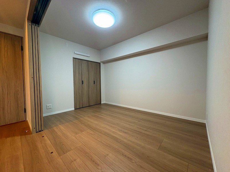 日商岩井箕面ハイツC棟 【リビング以外の居室】リビング以外の居室は3部屋ございます。お客様それぞれのライフスタイルに合わせてご利用可能です。