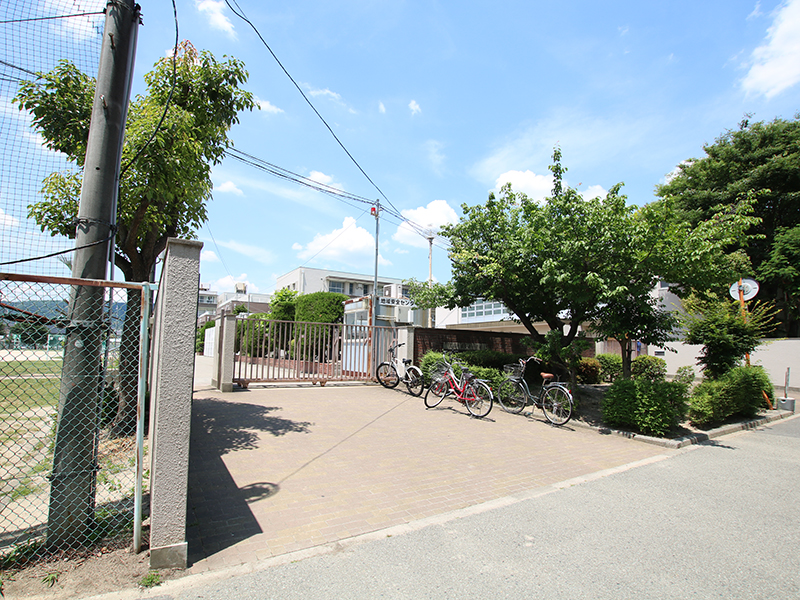 日商岩井箕面ハイツC棟 箕面市立西南小学校