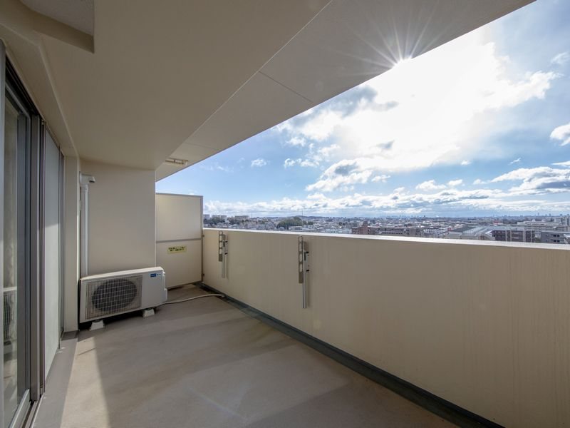 【CASA】 ザ・ライオンズ池田J棟 【バルコニー】お天気の良い日には洗濯物が良く乾きそうですね♪また、2面バルコニーのため、通風良好です！