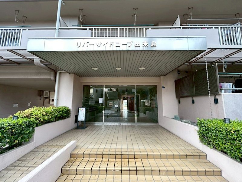 コンビニエンスストア、スーパーなどの生活施設も徒歩10分圏内に揃っていて日常の利便性も高い立地です。