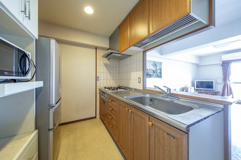 【CASA】ラ・ヴェール宝塚2号棟 3口コンロ。カウンターキッチン。家族の顔を見ながらお料理出来ます♪
