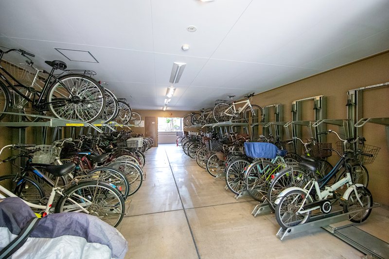 【CASA】ラ・ヴェール宝塚2号棟 室内駐輪場で雨も大切なバイク・自転車を守れます♪