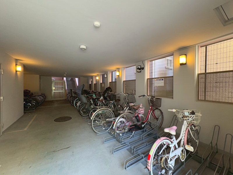 グランディール甲南  ■駐輪場■直射日光による色褪せや風雨から自転車を守れます。