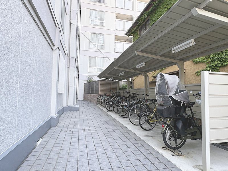 【CASA】宝塚第2コーポラス 屋根付き駐輪場