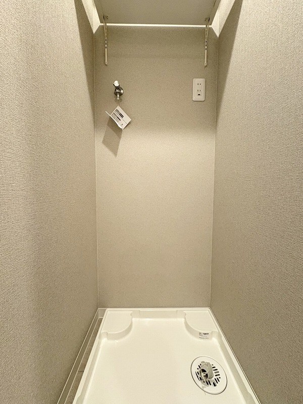 【CASA】さんくれーる高槻二棟 室内洗濯機置き場ございます。雨の日のお洗濯もスムーズに。