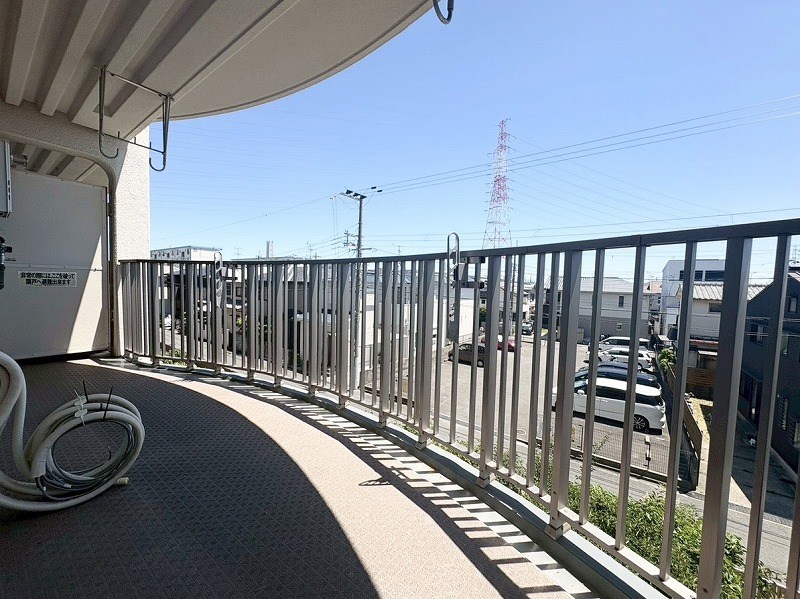【CASA】さんくれーる高槻二棟 南西向きのワイドバルコニーでお洗濯も快適です！