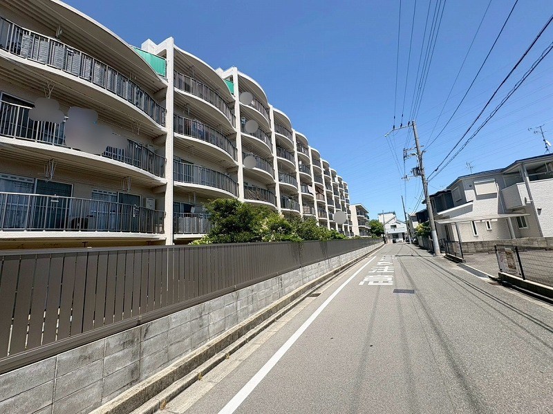 【CASA】さんくれーる高槻二棟 トランクルーム専用使用権ございます！趣味が多い方やお子様がいるご家族におすすめです。
