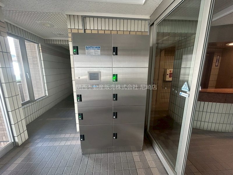 ロイヤルシャトー伊丹行基 宅配ボックスがございますので、お仕事中や不在時にもお荷物を受け取ることができ便利です。