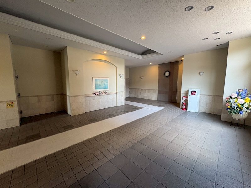 ローレルコート北千里  管理の行き届いたエントランス♪住まう方を気持ちよく迎えてくれます。