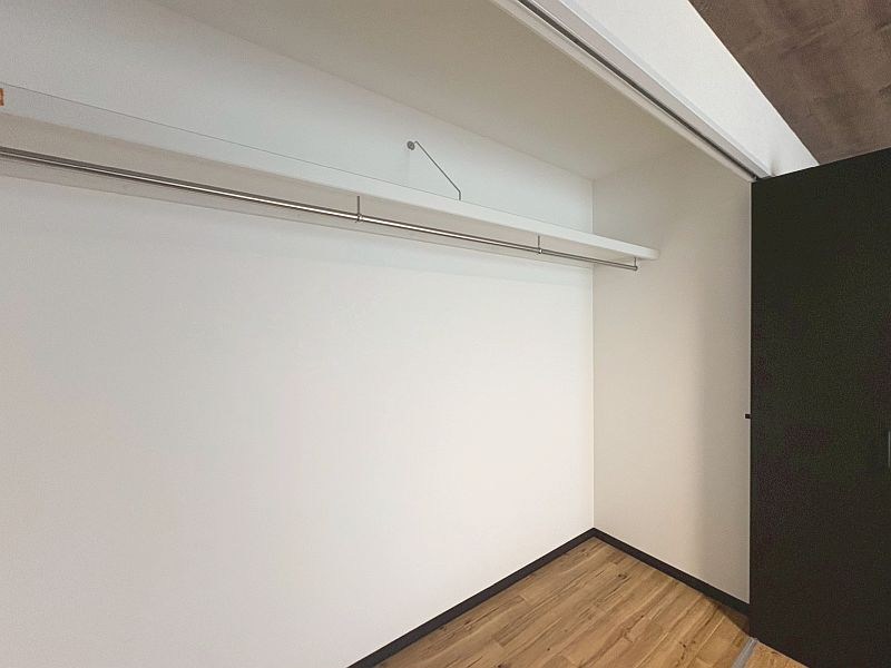 【CASA】メゾン高槻2号棟 大容量のクローゼットは衣服以外も収納可能です！