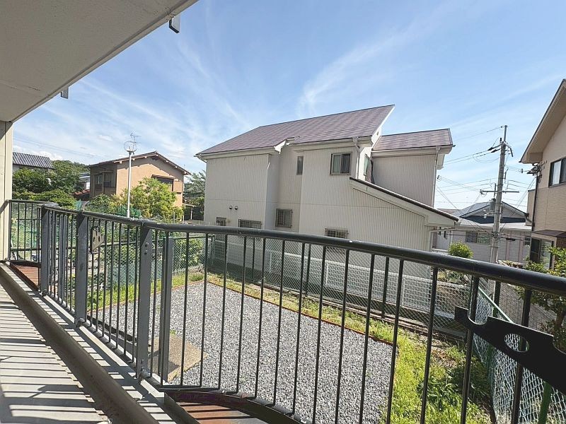 【CASA】メゾン高槻2号棟 専用のお庭がございます。南向きで陽当たり良好ですので家庭菜園などもできそうです。