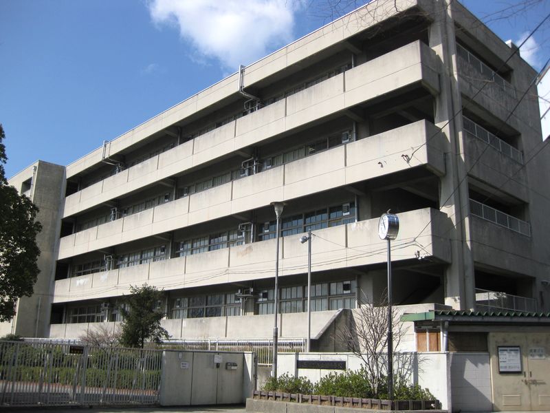 山田西B団地A15棟 吹田市立西山田中学校