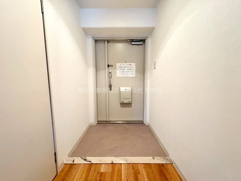 パレス南塚口2号棟 すっきりとした玄関空間で気持ちよく一日をスタート。