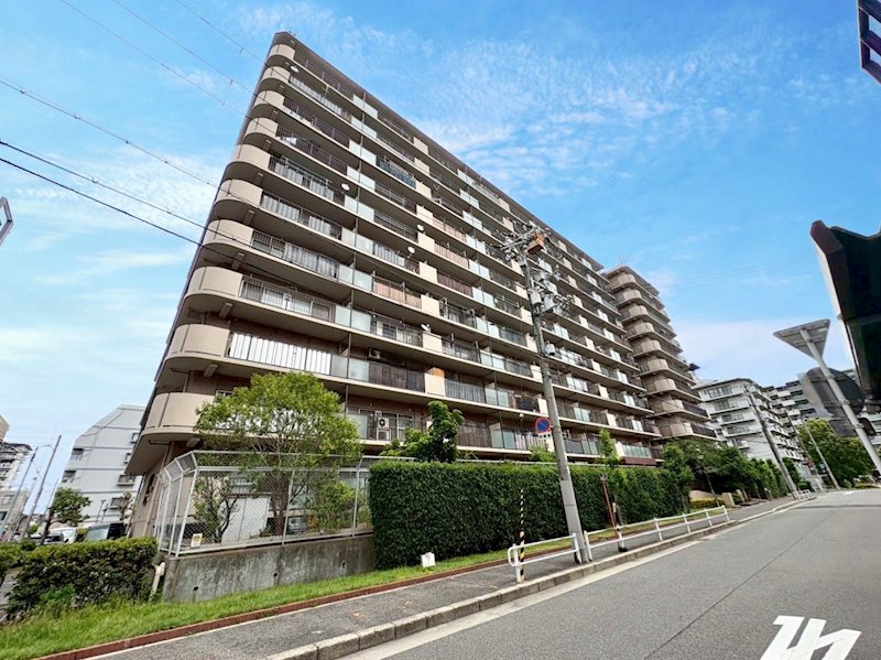 パルクメゾン千舟公園 南面リビングにつき陽当たり良好。LDK約11.8帖の明るい空間で、ご家族ゆったり団らんいただけます♪