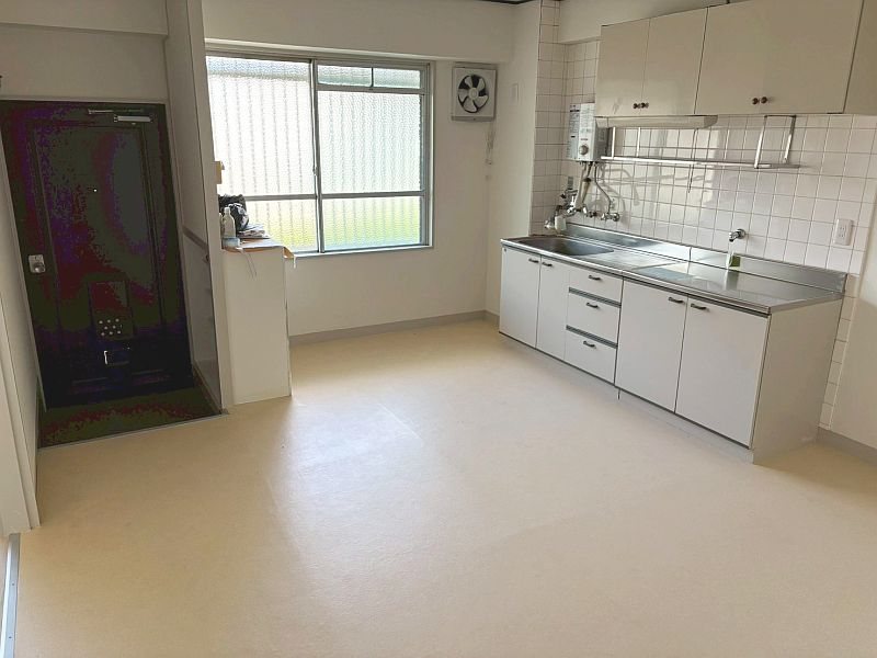 【CASA】ネオライフマンション高槻 大きな窓からたっぷり陽射しが射し込みます。