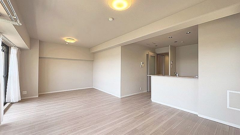 【CASA】グラン・ドムール茨木 LDKは広々約14.8帖！大きめの家具を設置してもゆとりのある空間です。