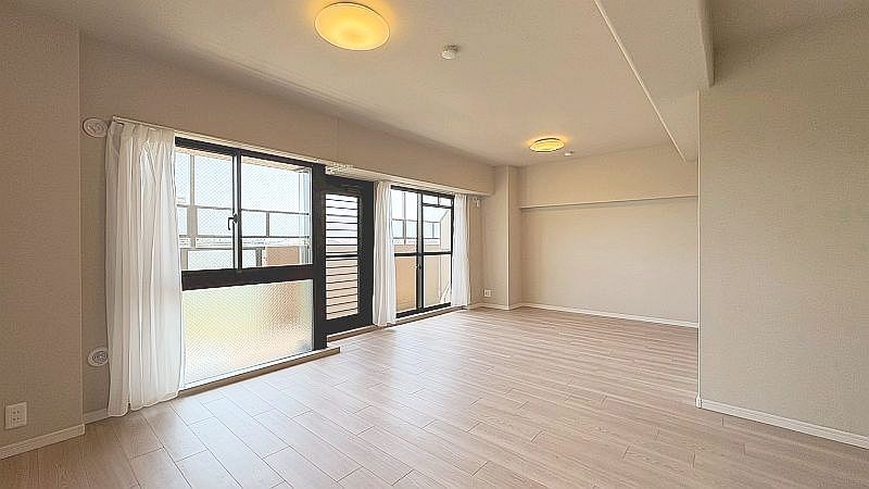 【CASA】グラン・ドムール茨木 バルコニーに面しており開放感がございます。