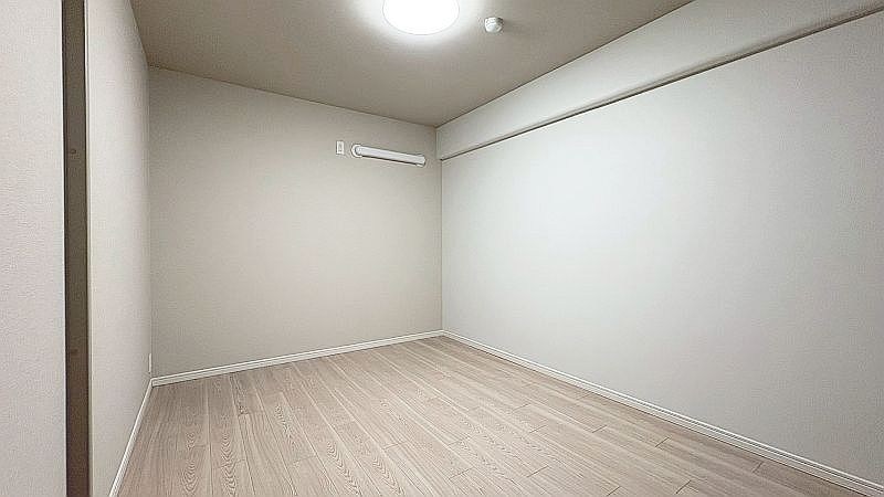 【CASA】グラン・ドムール茨木 6帖とゆとりがありながら、収納も豊富なお部屋♪