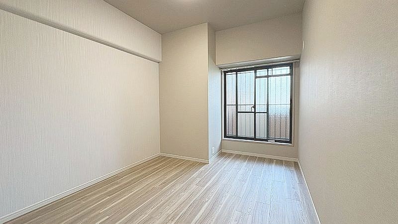 【CASA】グラン・ドムール茨木 大きな窓は明るく開放的です。