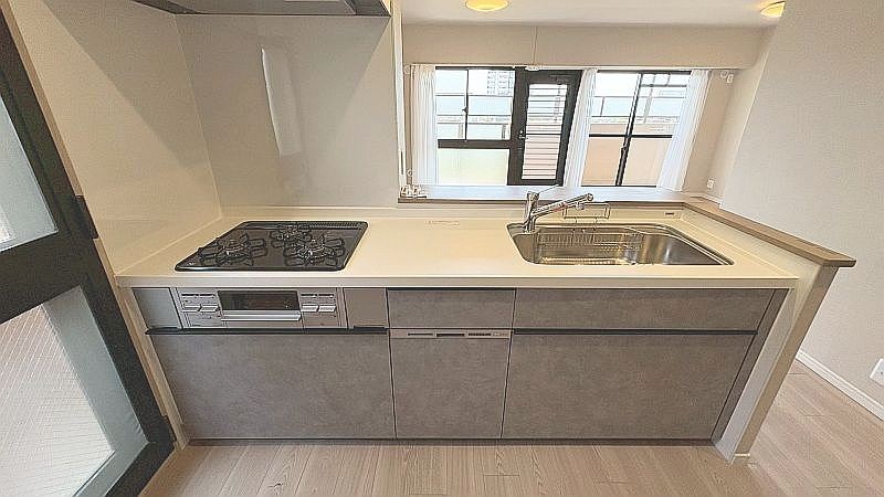 【CASA】グラン・ドムール茨木 3口コンロ、食洗機、広めの調理スペースは毎日の家事効率が上がりそうです！