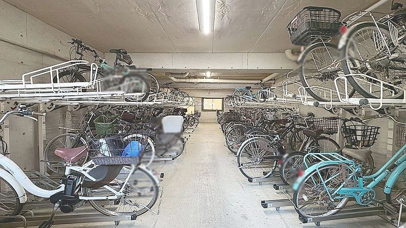 【CASA】グラン・ドムール茨木 駐輪場もございます。イオンモール茨木まで自転車で4分の距離♪