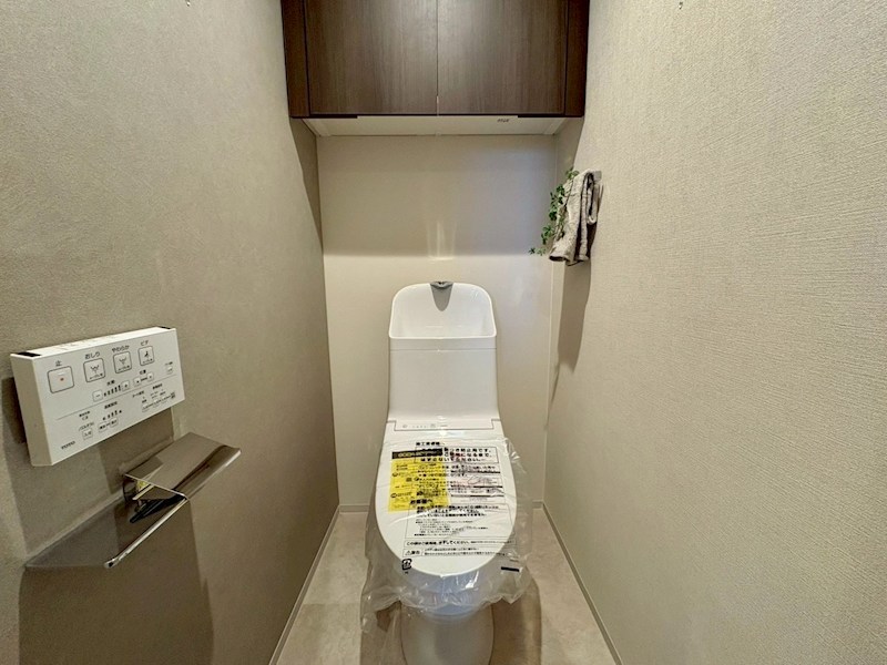 さきタワー・サンクタス尼崎駅前 収納スペースがございますので掃除用品やトイレットペーパーをすっきりと収納できます。