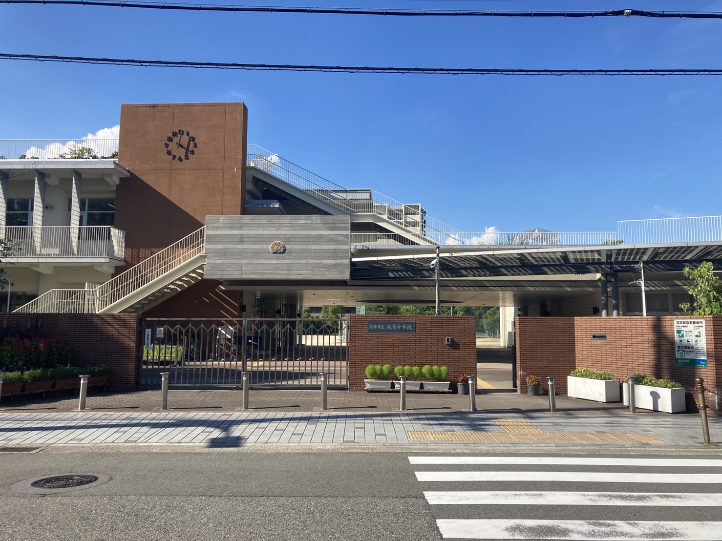 さきタワー・サンクタス尼崎駅前 尼崎市立成良中学校
