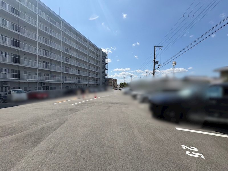 千里泉ヶ丘スカイハイツ 共用部写真（駐車場）