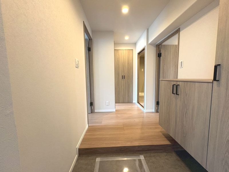 【CASA】高槻阿武山二番街208号棟 ■玄関■ 住まい選びのプロフェッショナル地元北摂エリアに特化した地域担当の私達にお任せ下さい！